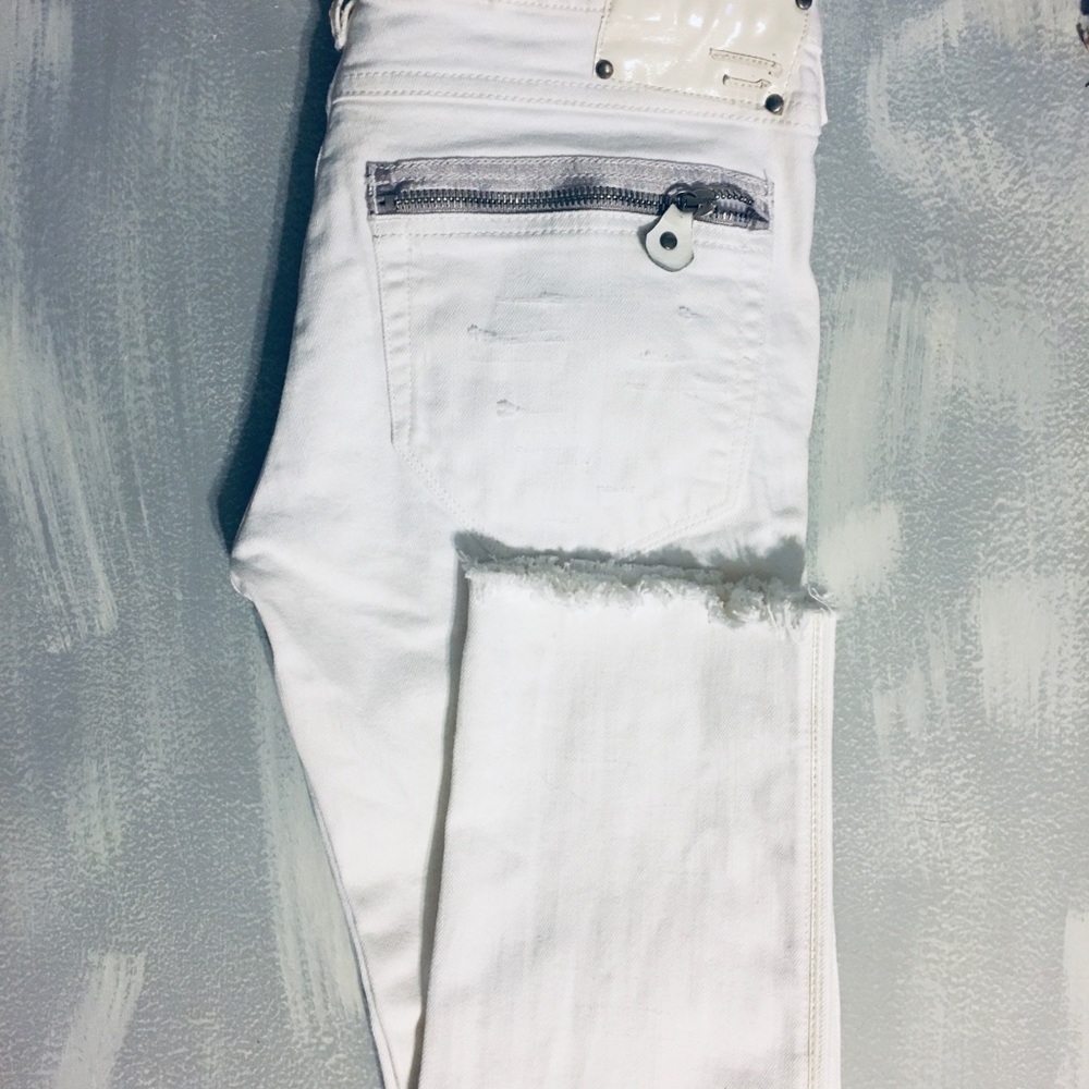 🌻distressed diesel jeans